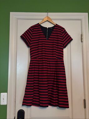 GAP Navy and Red Striped Short-Sleeve Fit-and-Flare Dress. Size 8